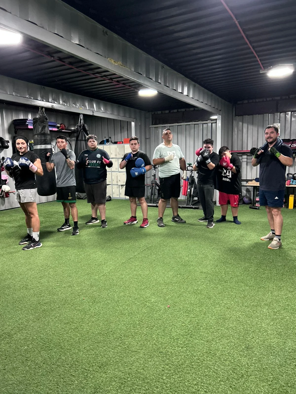 Grupo de alumnos del Club de Boxeo Curauma