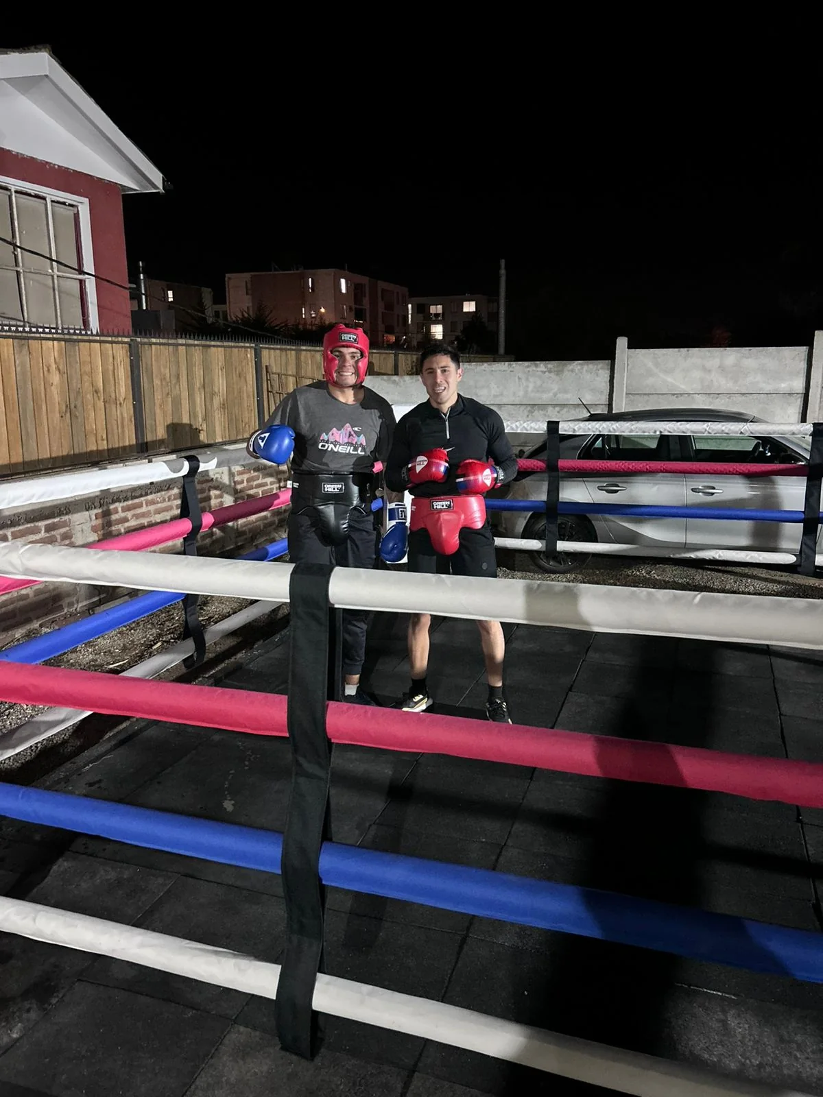 Alumnos después de una sesión de sparring
